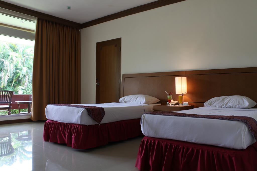 Patra Jasa Cirebon Hotel Exteriör bild